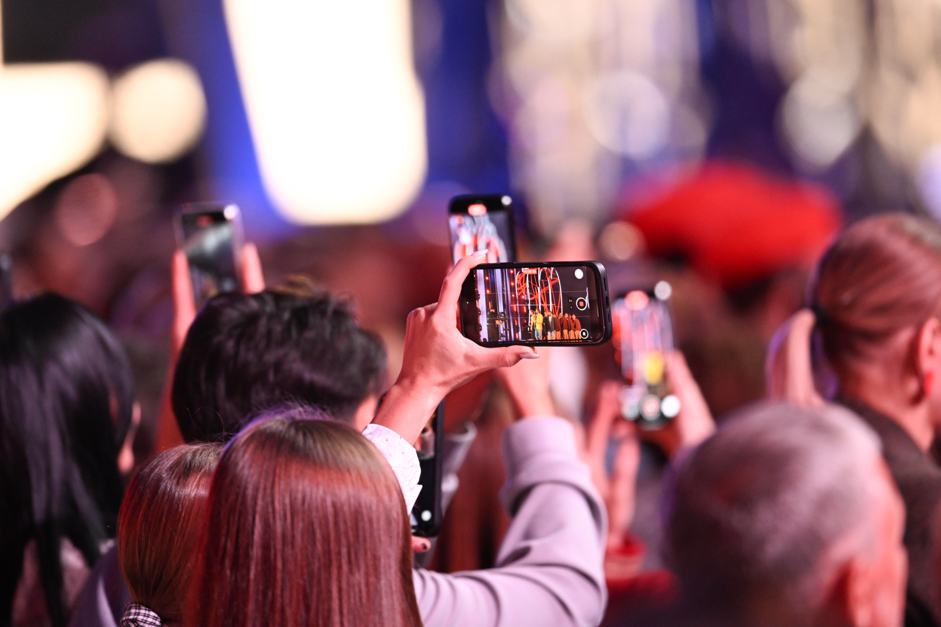 ВЕЧЕР ПРЕМЬЕР В ДЕНЬ ЖЮРИ И ВТОРОЙ КОНКУРСНЫЙ ДЕНЬ